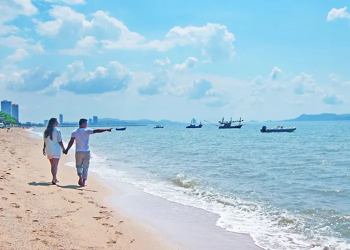 Jomtien Plaza Suite Apartments