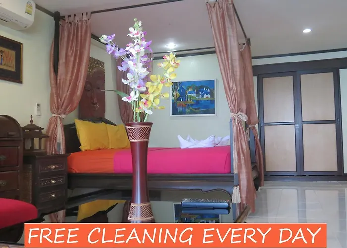 Jomtien Plaza Suite Apartments